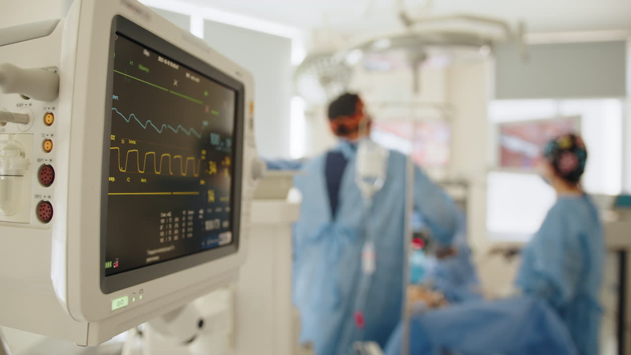Sala operatoria con apparecchiature di monitoraggio medicale