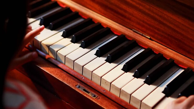 Schoolgirl learning piano in music class 4k