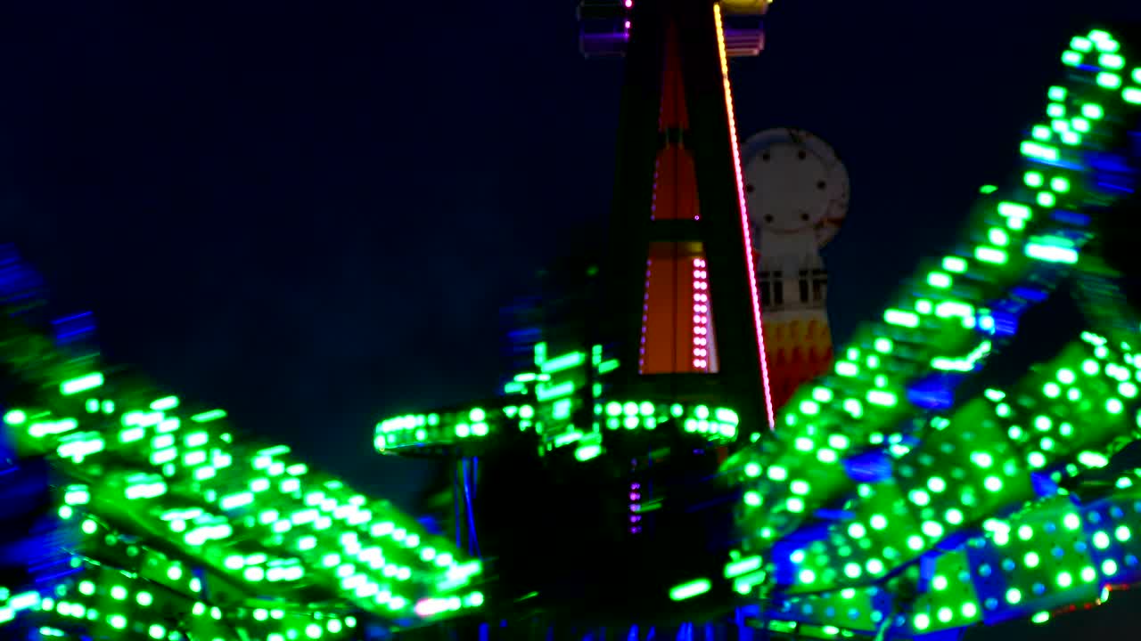 primer plano de las atracciones de fair.time lapse.
