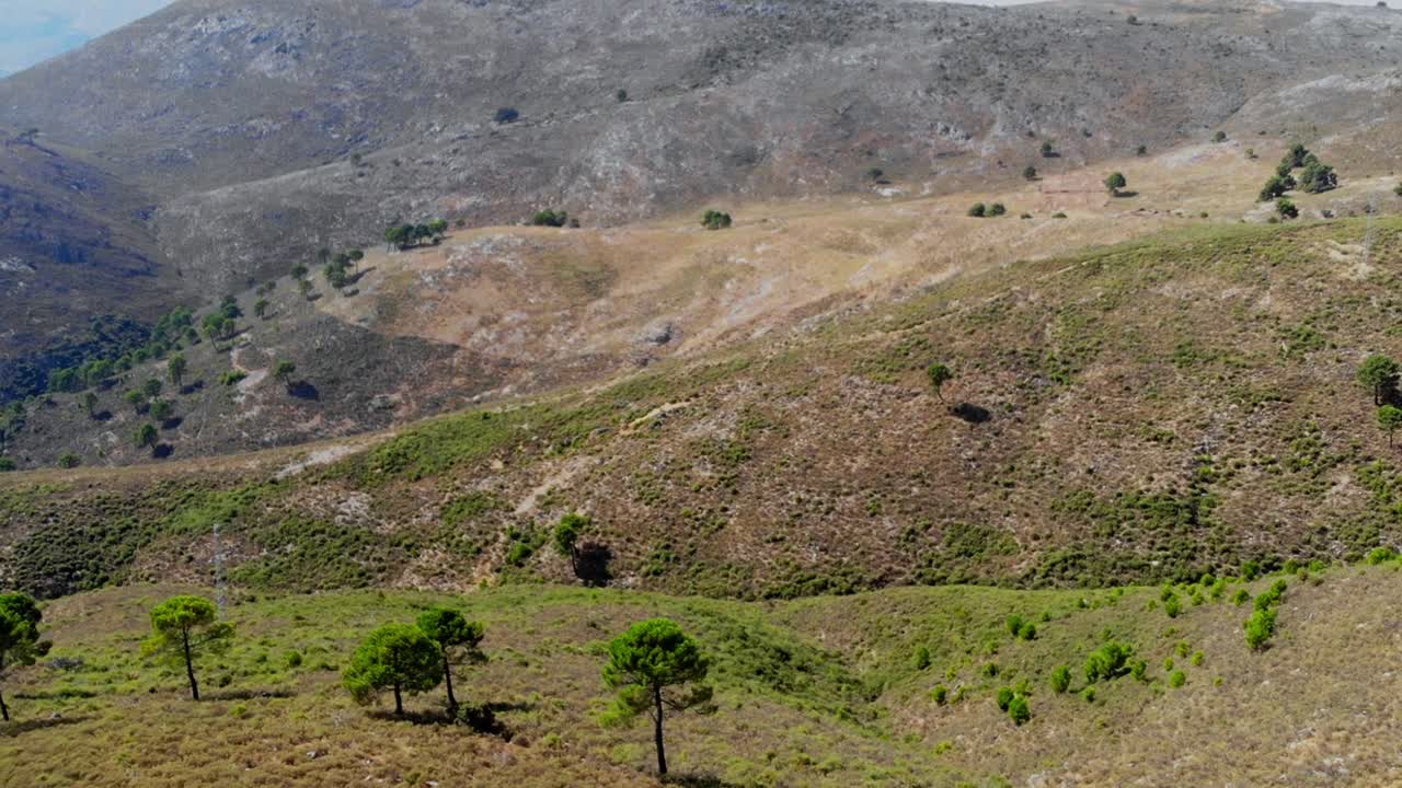 스페인 안달루시아의  ⁇ 과 지형에서 촬영된 드론