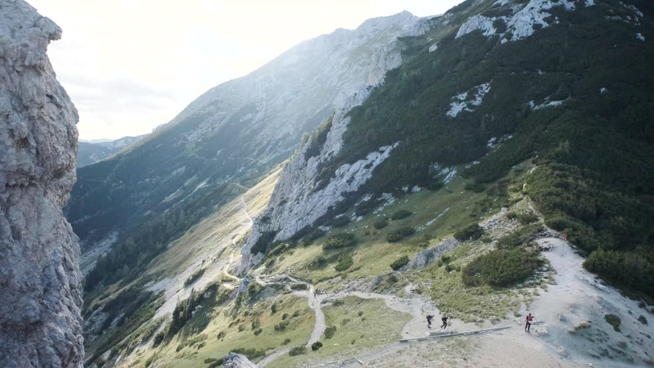 senderismo por los alpes julianos en el parque nacional triglav en eslovenia