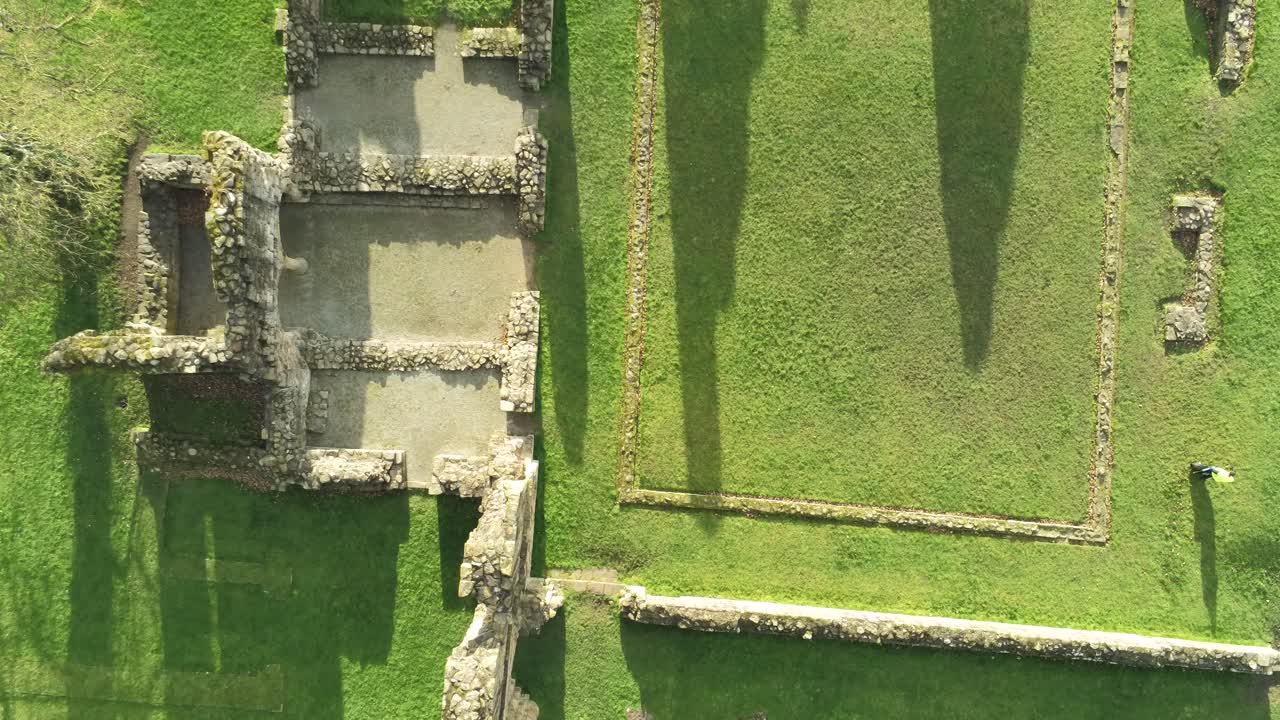 basingwerk 수도원 랜드마크 중세 버려진 웨일스어 유적 조감도 내림차순 조감도 회전