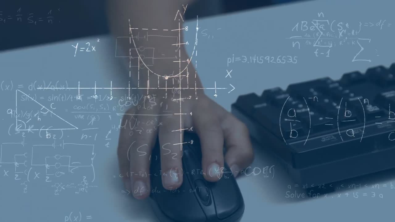 컴퓨터를 사용하여 두 인종의 소년에게 수학적 방정식의 애니메이션