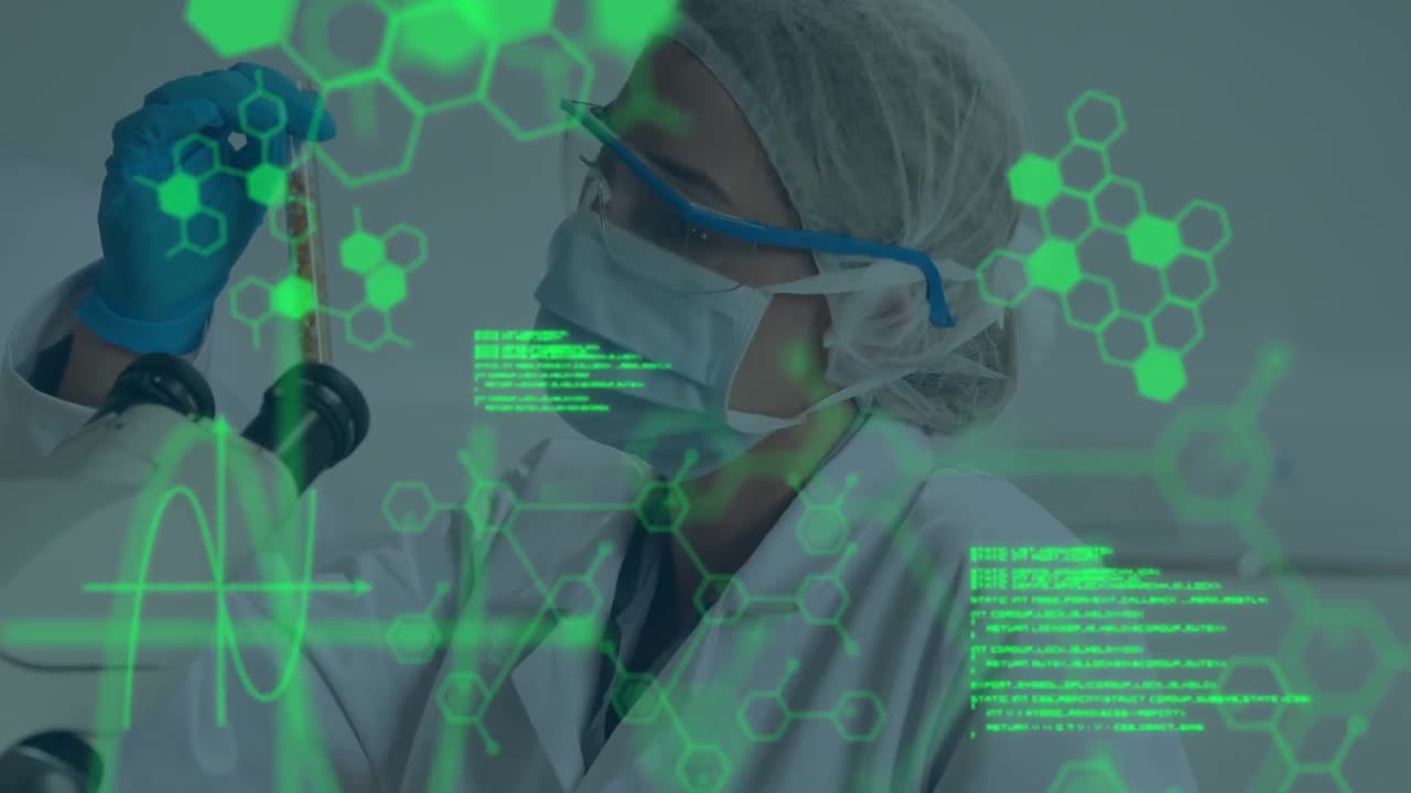 animación del procesamiento de datos sobre una científica caucásica