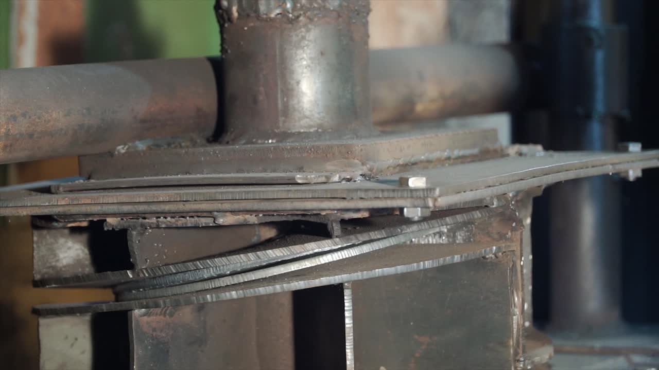 primer plano de las máquinas industriales de procesamiento de metales