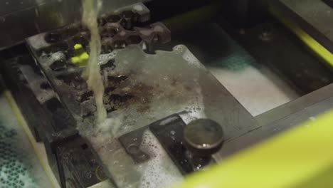 proceso industrial de limpieza de metales