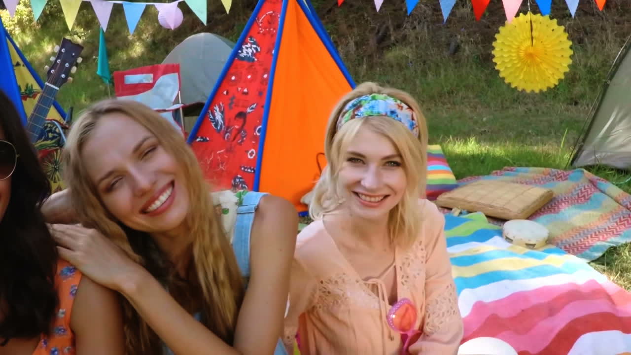 grupo de amigos divirtiéndose