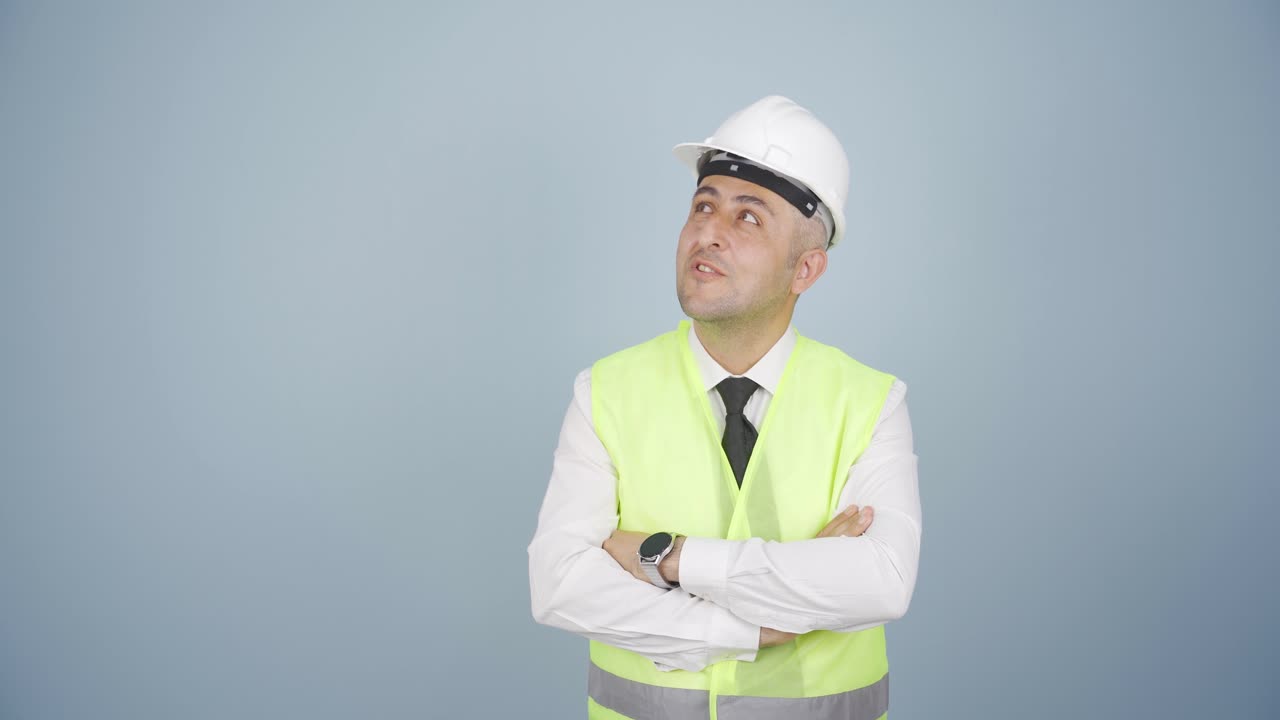 el ingeniero que observa la construcción es considerado.