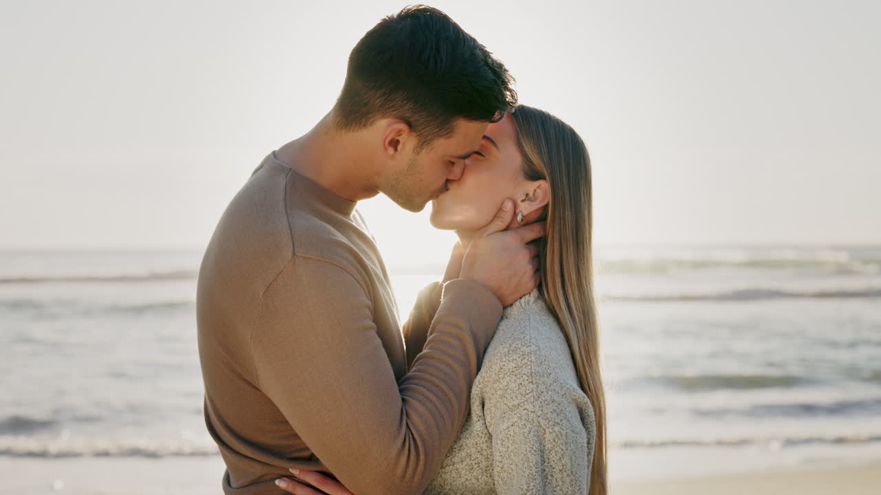 키스, 커플과 여행, 해변