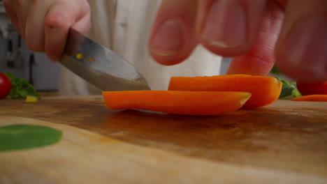 cortar las zanahorias