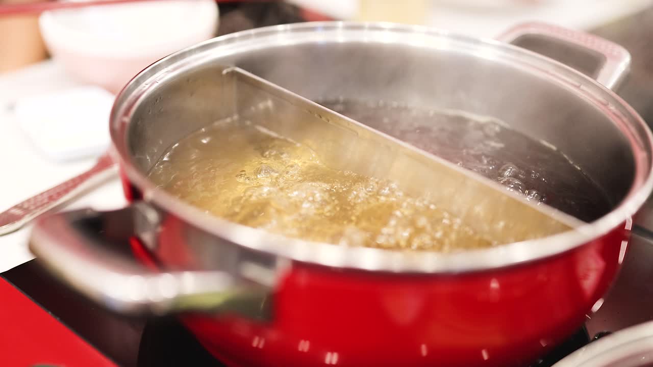 Soup boiling in a divided hotpot