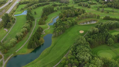 Golfplatz-An-Der-Autobahn