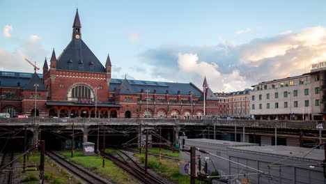 estación central de ferrocarril de copenhagen timelapse al atardecer