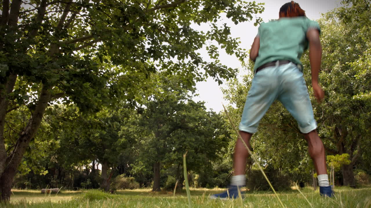 en formato de alta calidad joven bailando