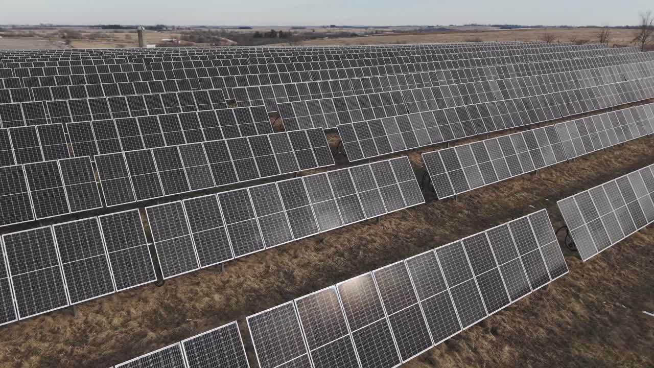 I det sydvestlige Wisconsin findes solpaneler nu ofte i landskabet omkring Wisconsin Driftless-området.
