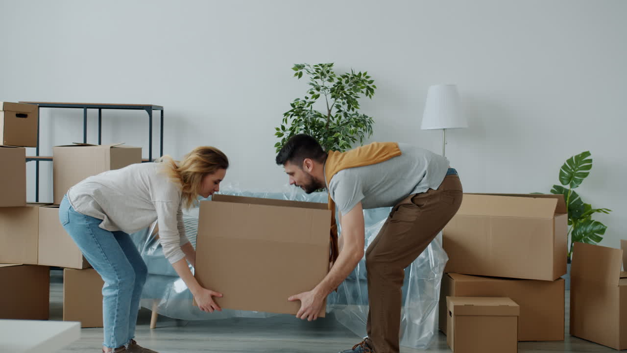 pareja que se mudan juntos