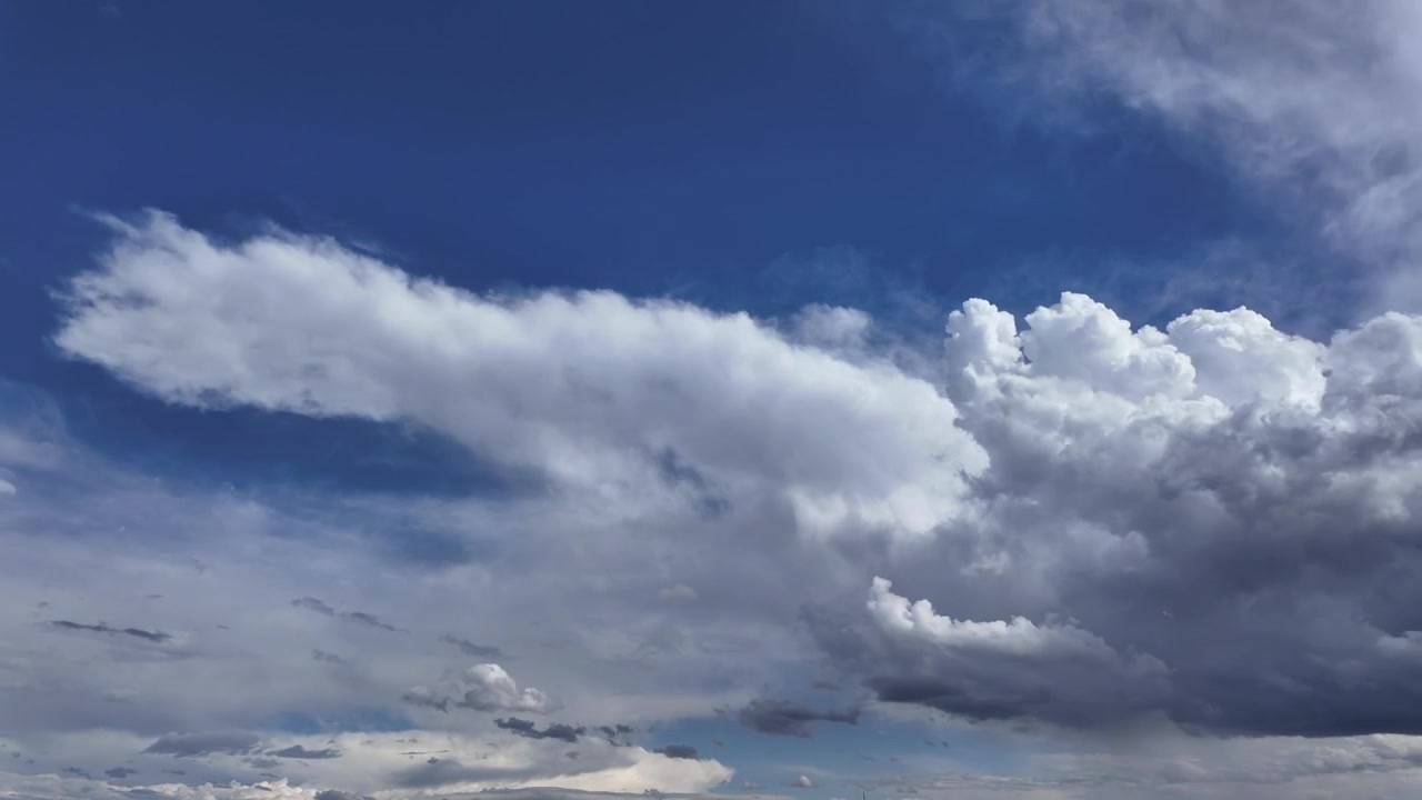 timelapse of avolving white clouds evolving in a blue sky becoming stormy. timelapse. 4K