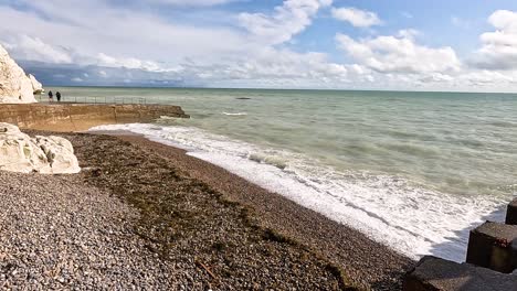 waves hitting the shore at brighton beach