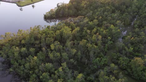 Schöner-Sonnenuntergang-über-Cow-Bayou-In-Bridge-City,-Texas