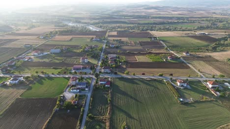 Eine-Hochfliegende-Tour-Durch-Pentavriso,-Kastoria,-Griechenland-Im-Herbst