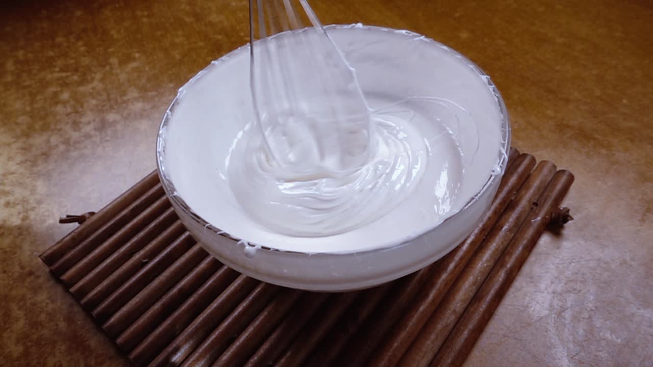 ⁇ 서로 설탕을  ⁇ 은 달 ⁇ . 회전 추적  ⁇ 과 함께 느린 동작.