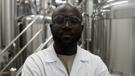 Man-posing-in-the-factory