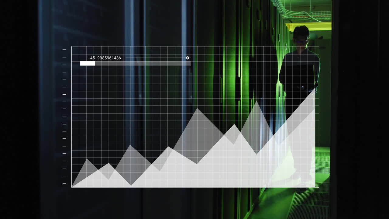 컴퓨터 서버에 의해 아시아 남성 it 엔지니어와 노트북을 통해 디지털 데이터 처리의 애니메이션