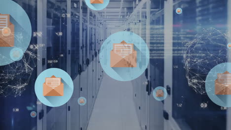 animación de iconos de correo electrónico flotantes y redes globales que procesan datos a través de la sala de servidores de computadoras