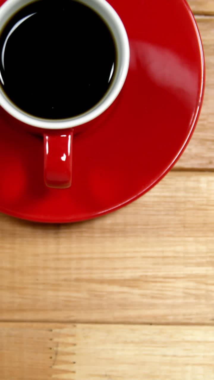 커피 한 잔과 접시