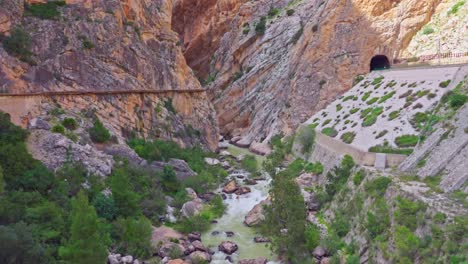 dolina w caminito del rey, na południe od hiszpanii