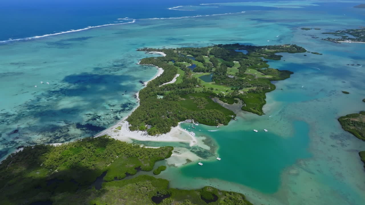 인도양의 모리셔스 섬의 flacq에 있는 ile aux cerfs의 무인기 사진
