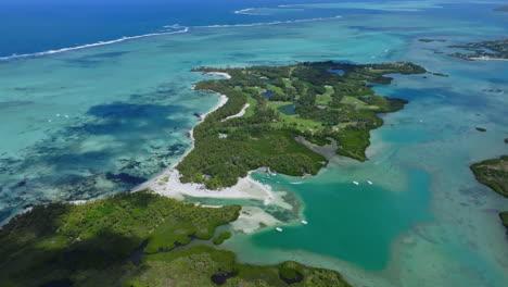 vista aérea desde un avión no tripulado de ile aux cerfs, flacq, isla de mauricio, océano índico