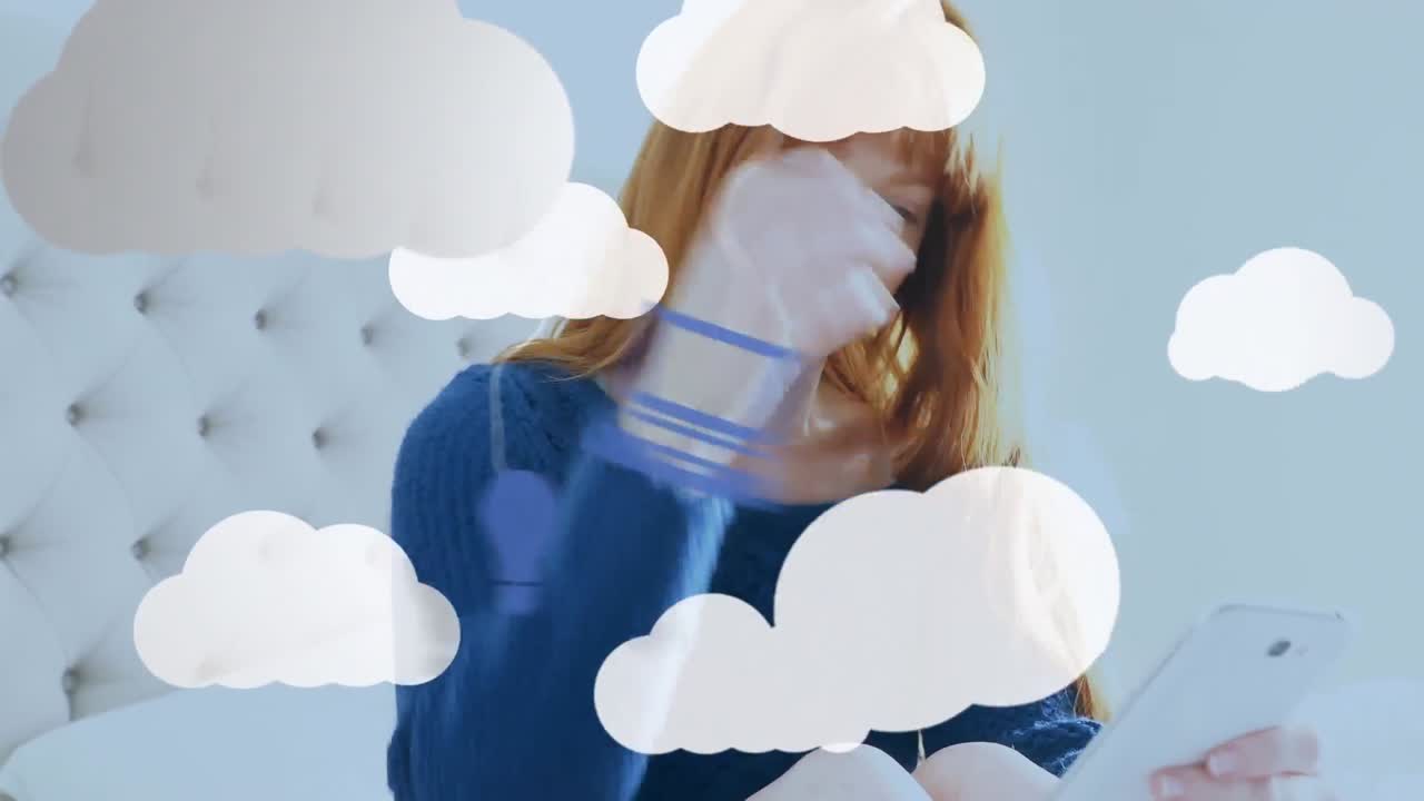 스마트 폰을 사용하는 여성 위의 구름과 디지털 아이콘의 애니메이션