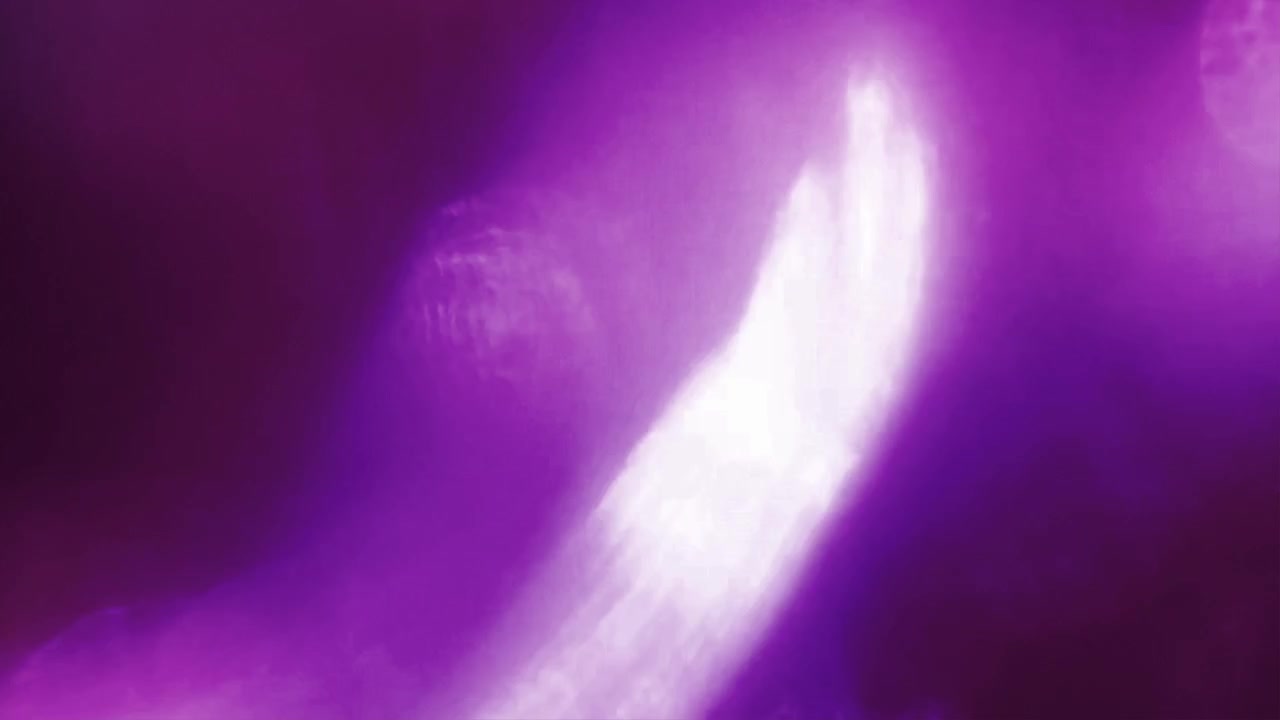 Abstrakt lilla lyslækage og linseblænding overlay.