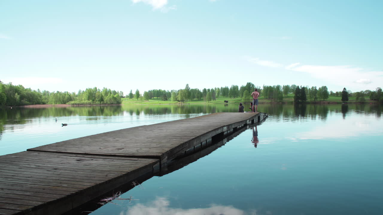 노르웨이의 바다로 걸어가는 시간 경과 비디오