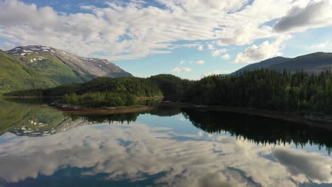 Imágenes-Aéreas-Hermosa-Naturaleza-Noruega