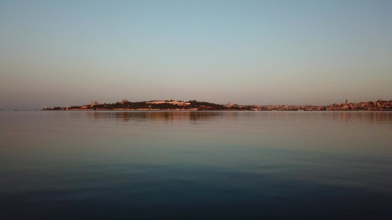 vista desde el bósforo, estambul hasta el distrito de la ciudad vieja, amanecer, sm01