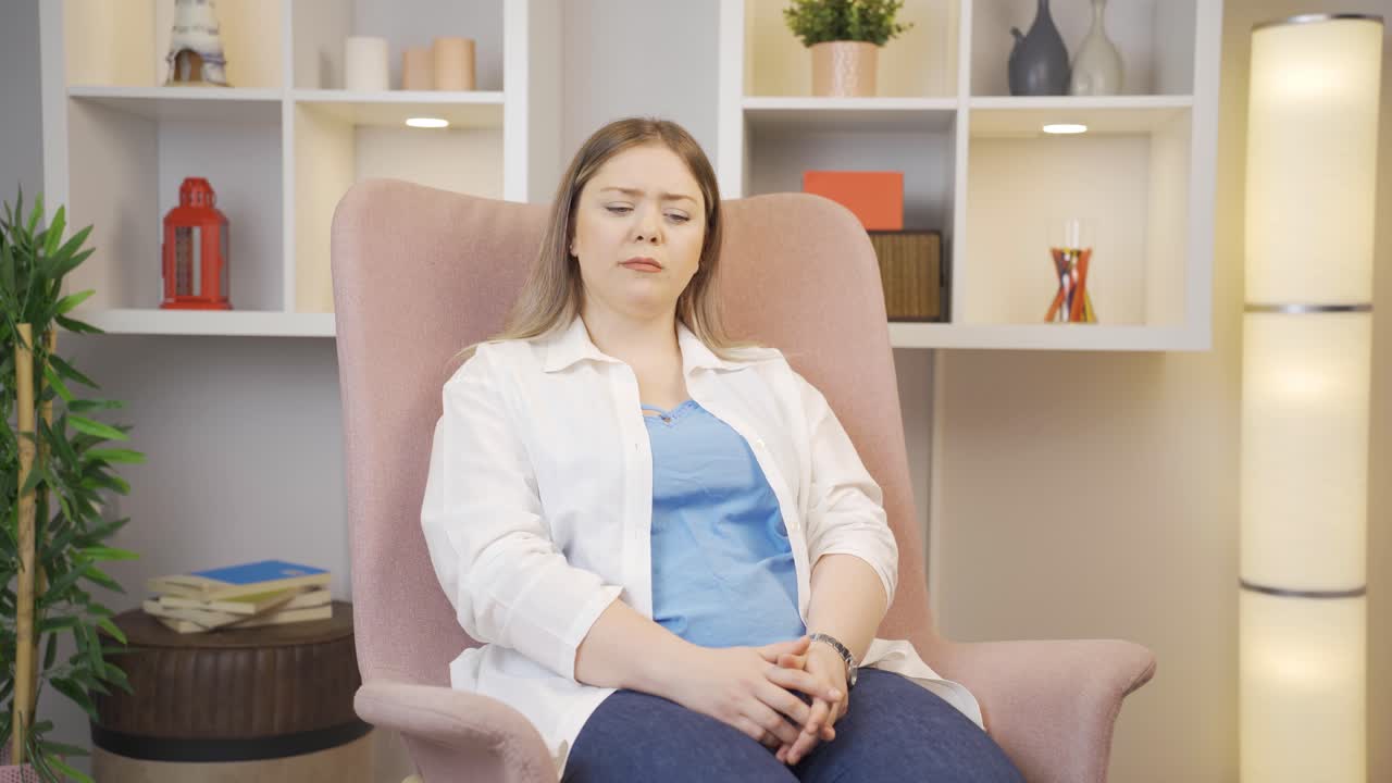 기도하는 젊은 기독교 여성.