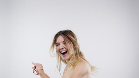 Funny-bridesmaid-dancing-slow-motion-wedding-photo-booth-series