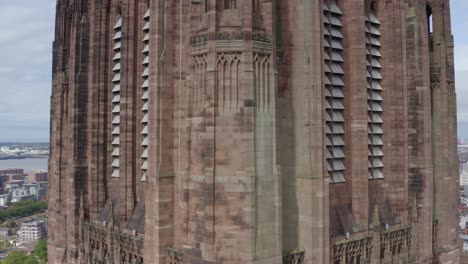 disparo de dron orbitando la catedral de liverpool 11