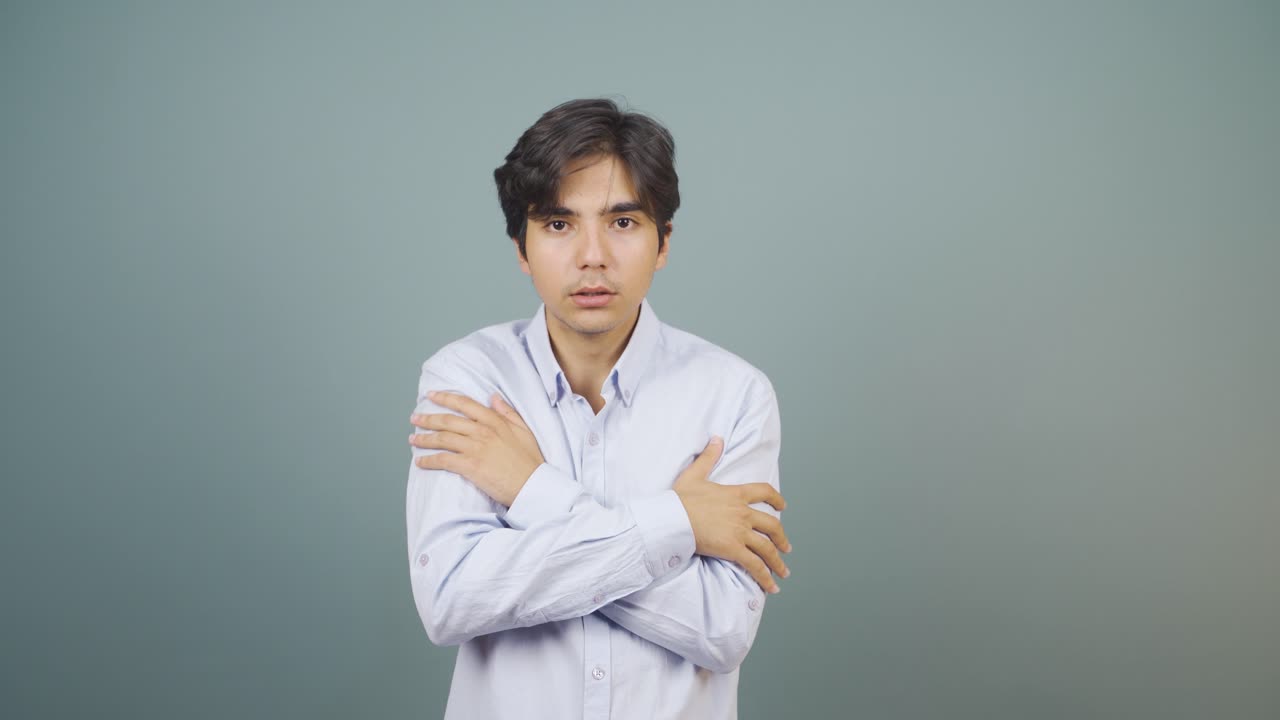 차갑고 떨리는 사람.