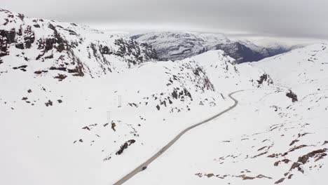 Mountain-crossing-Norway-winter-roads---narrow-road-far-up-in-snowy-mountains-with-amazing-view