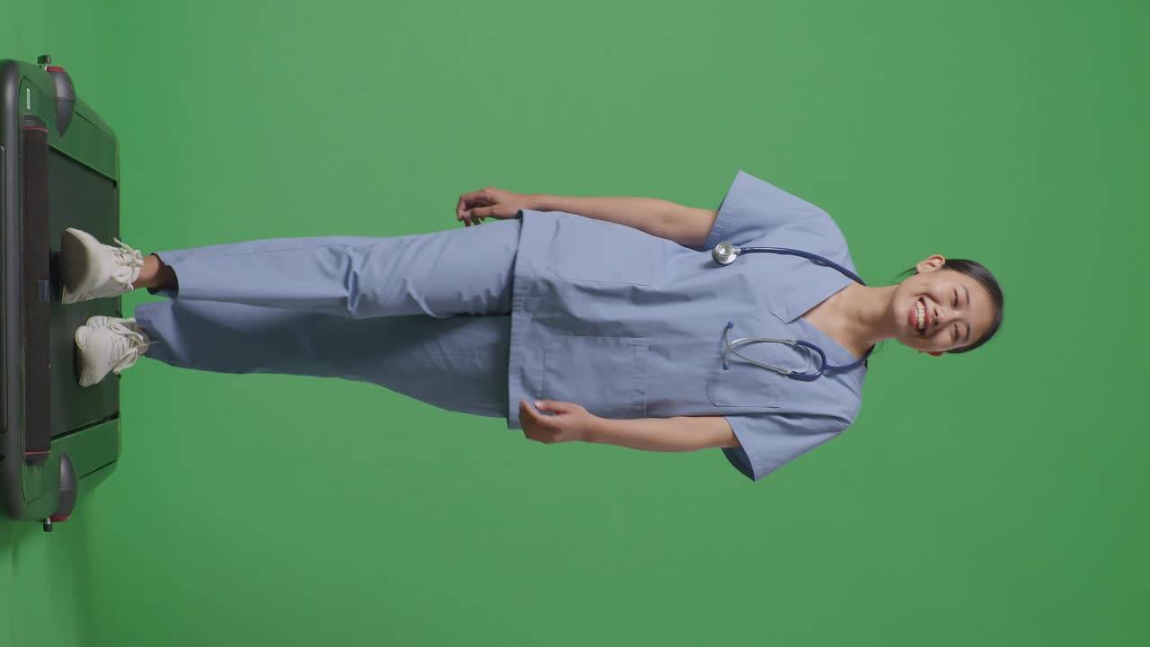 Doctor on Treadmill - Green Screen