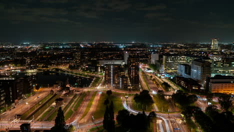 el horizonte de rotterdam en la noche de otoño