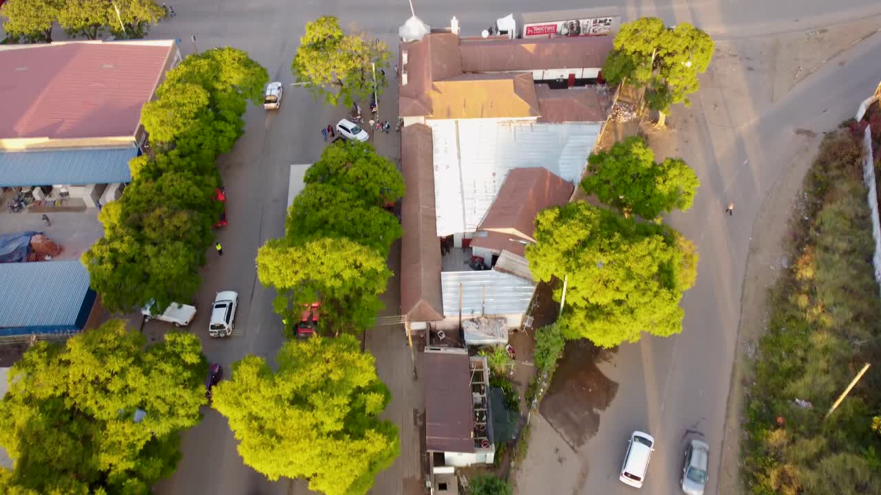 una inclinación hacia arriba del distrito central de negocios de bulawayo desde los ferrocarriles nacionales de zimbabwe