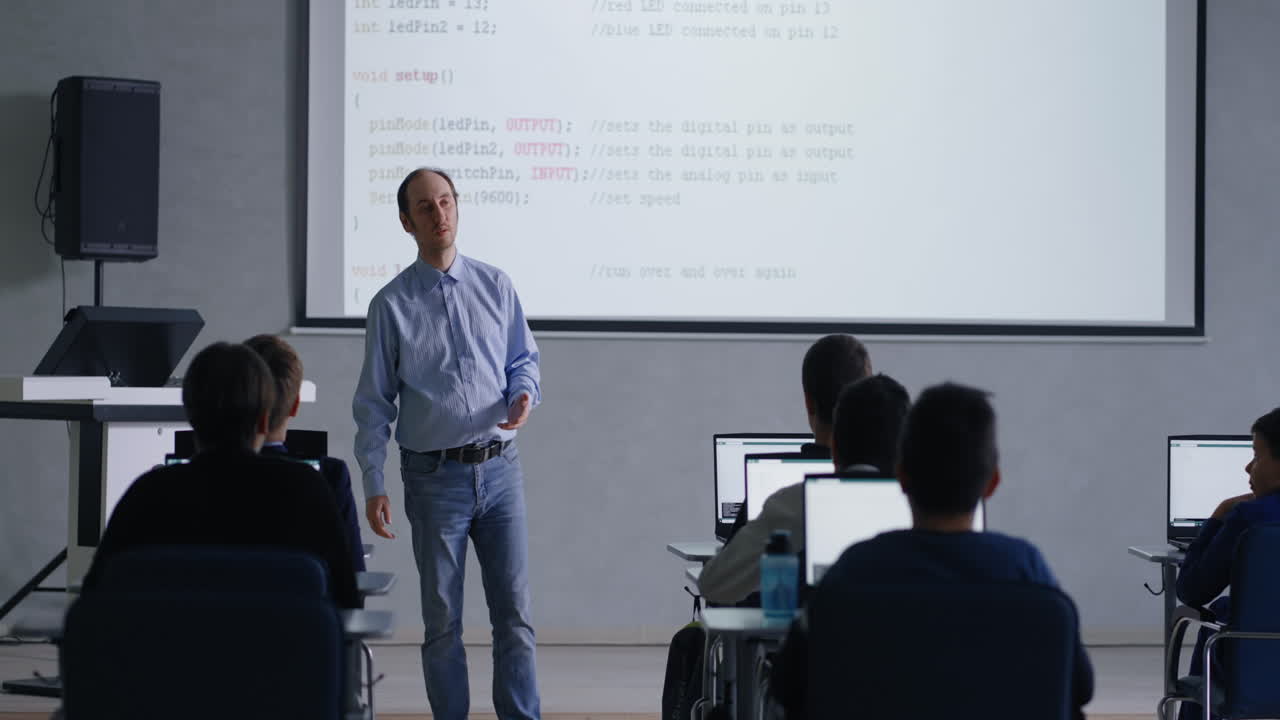 Teacher Teaching Programming to Students
