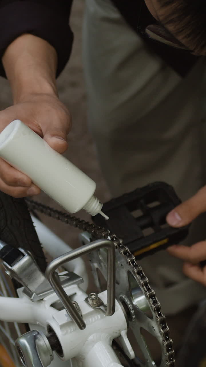 Lubricating Bicycle Chain