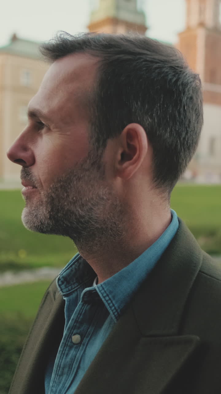 retrato de un hombre con barba