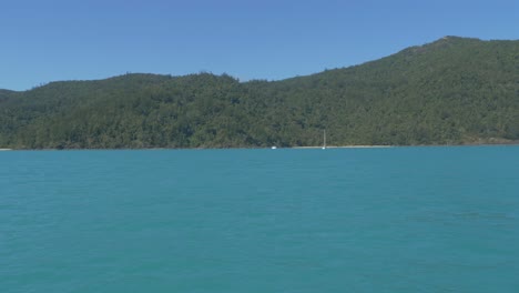 Panoramic-View-Of-Lush-Green-Mountain-At-The-Coast-Of-Sawmill-Bay