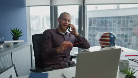 Emotional-specialist-discussing-phone-call-at-home-closeup.-Positive-man-talking